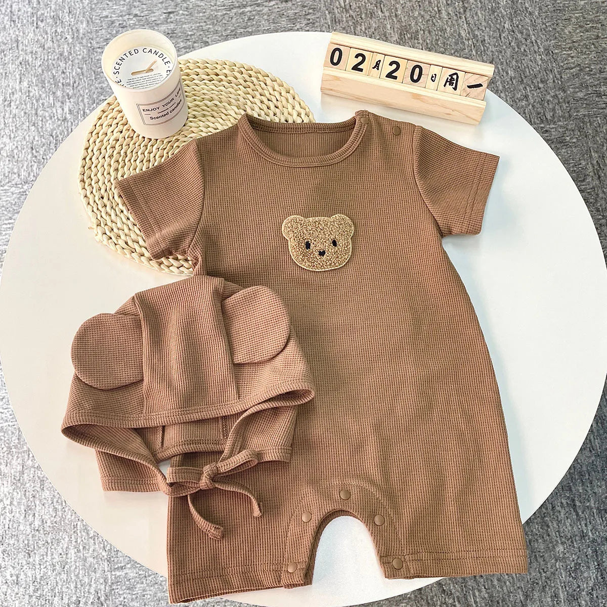 Nuevo en verano, monos para niños y niñas de manga corta con parche de gofre, monos para recién nacidos, pelele de algodón, sombrero de regalo con oreja