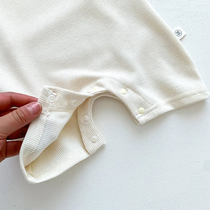 Nuevo en verano, monos para niños y niñas de manga corta con parche de gofre, monos para recién nacidos, pelele de algodón, sombrero de regalo con oreja