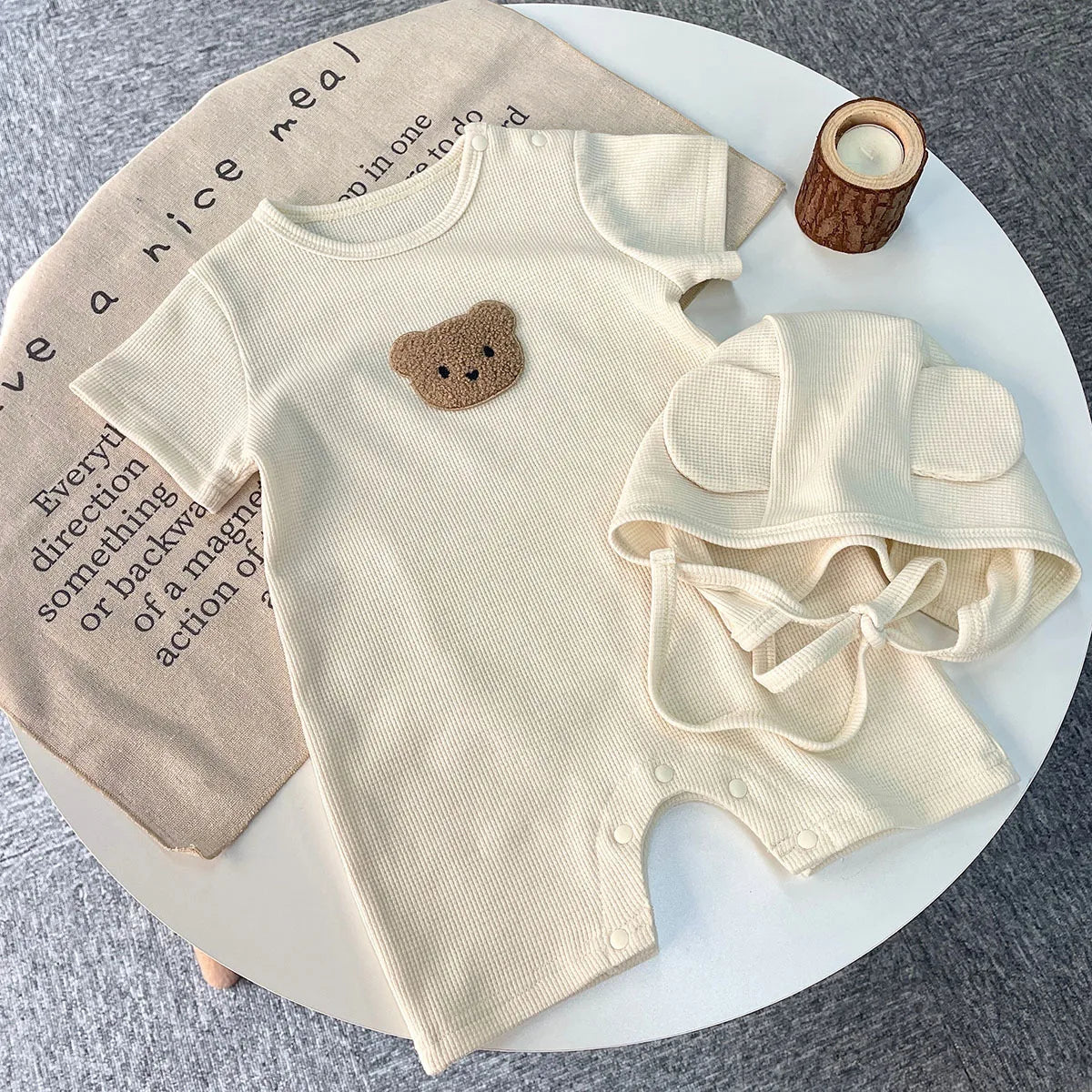 Nuevo en verano, monos para niños y niñas de manga corta con parche de gofre, monos para recién nacidos, pelele de algodón, sombrero de regalo con oreja